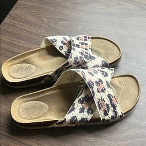 Aerie Women's Cross-Strap Patterned Sandals - Cream and Brown